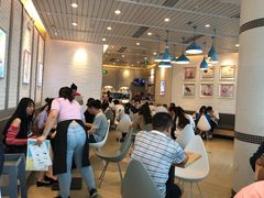 等位区-满记甜品(荟聚购物中心店)