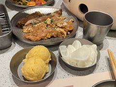 -蚂蚁洞·烤肉大营地(上海静安大悦城店)