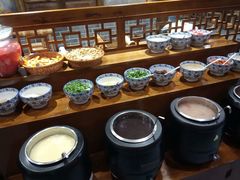 自助调料区-小天鹅火锅·一线江景洪鼎旗舰店(洪崖洞店)