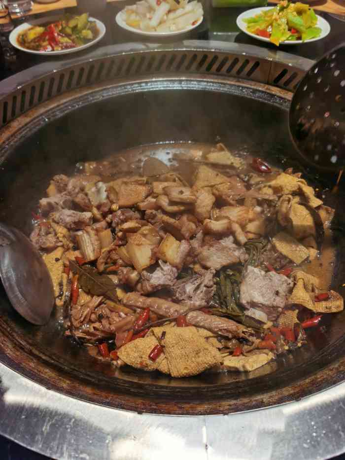 鹅娘庆塘地锅"隐藏在闹市中的一片净土,为啥这样说呢,首.
