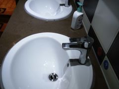 洗手区域&nbsp;冷热水-岳姥姥饺子(泺文路店)