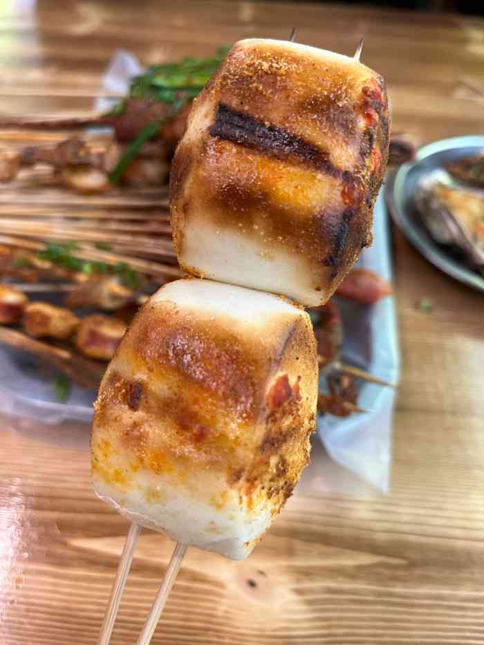 老肥烧烤(厚德路店)-"口味非常咸,而且有一面烤的都焦了,看样子.