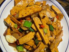 香干炒回锅肉-肖记公安牛肉鱼杂馆· 省级非物质文化遗产(仁和路店)