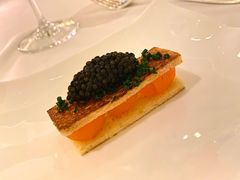 有机蛋黄吐司鱼子酱和香草-Jean Georges