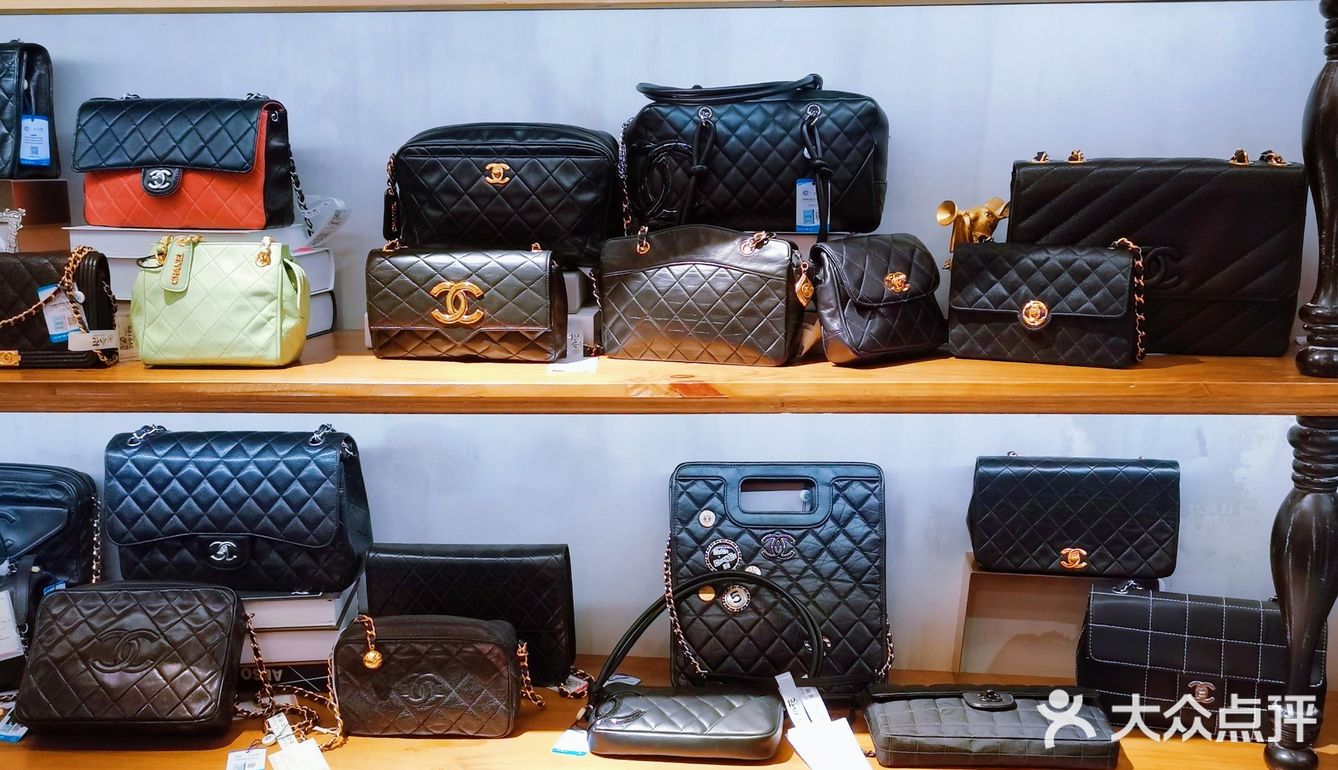 十几年的中古店，包包海洋