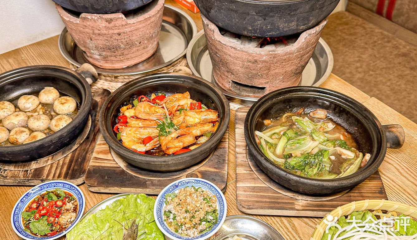 食在不懂我就问 | 这家炭炉鸡煲为啥好吃😋