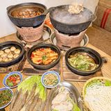 食在不懂我就问 | 这家炭炉鸡煲为啥好吃😋