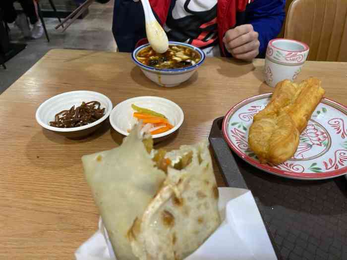 肉菜价60都六十大几,烤鸭148一只,味道很一般,没有惠泽园的好吃