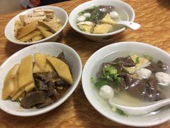 -松树干拌面店