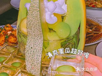 成都坠有氛围的国潮酒馆️蜜瓜水果塔好喝！