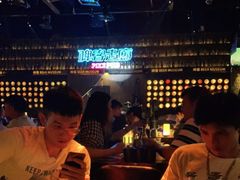 -啤客走廊