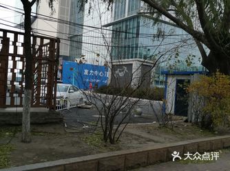 跟富力江湾相邻交通：交通很便利