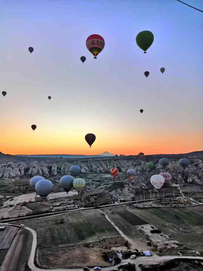 棉花堡热气球-"土耳其的度假胜地,这里不仅有上千年的天然.
