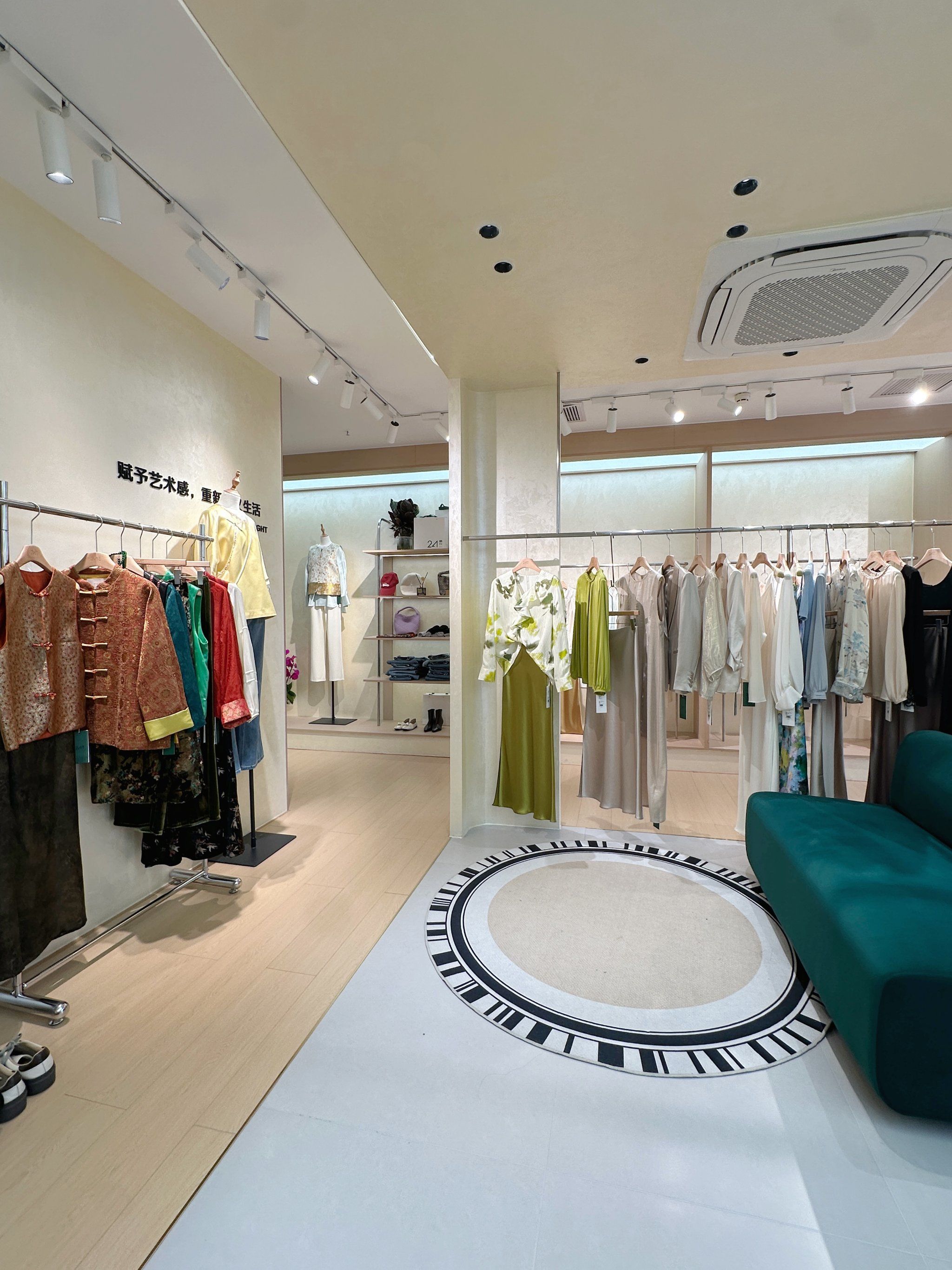 武汉新开的女装店,比汉正街还上头!