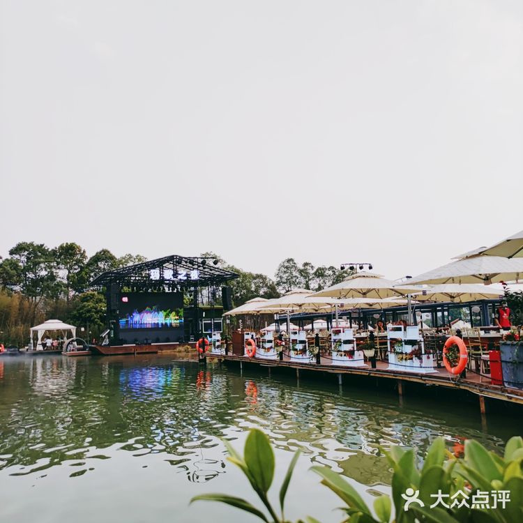 春天应该怎么过❓赏花~拍照~吃火锅❗
