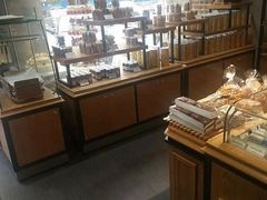 面包甜点陈列柜-壹谷多面包生日蛋糕 (三和店)