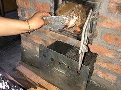 灶火-粘豆包柴火铁锅炖