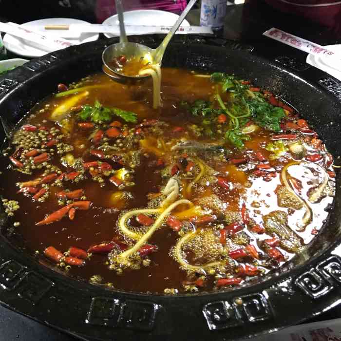 冬水田三和鱼(南华街店)-"[薄荷]环境:标准的老管子装修,桌子有.