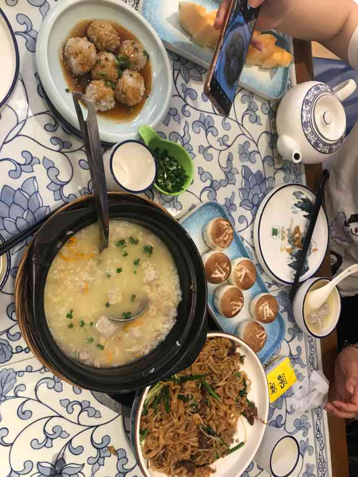 桂林粥城(阳朔店)-"总体评价有些糟糕04从点评上搜到的粥店.