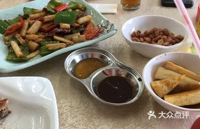 Lotus Stem and Green Pepper Stir-fried Beef