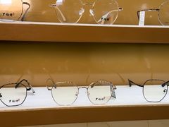 -罗伯特眼镜·蔡司官方授权(罗湖国贸店)