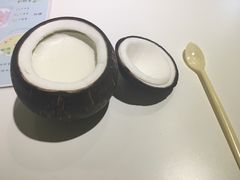 -志龙皇冠吃货椰子铺