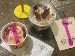 -莓园冰淇淋店