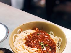炸酱拌面-老上海食惠裡小籠包生煎包