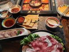 -老牌坊云南鱼豆花火锅(哈西万达店)