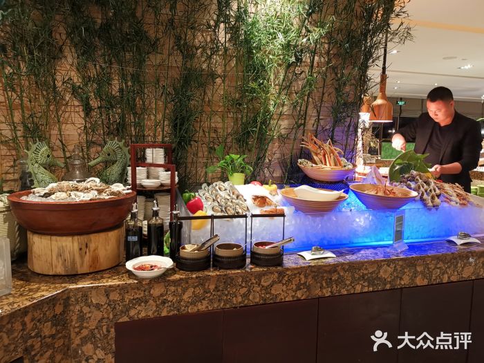 厦门悦华酒店·绿庭主题自助餐厅自助取餐区图片