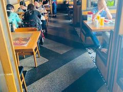 大堂-辣尚瘾·烤鱼·新川菜(交大直营店)