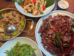 -老滇山寨•云南特色菜•地方菜•民族风情歌舞表演(金碧店)