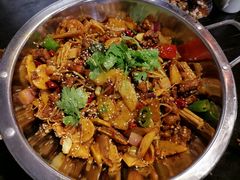 -巴四老城区炭火蛙锅(张江店)