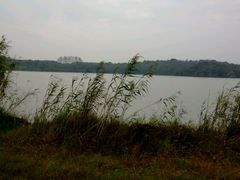 湖边-池州市平天湖风景区