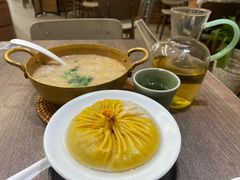 头牌手拆新鲜蟹黄灌汤包-苏小柳点心·手作小笼包(浦东嘉里城分院)