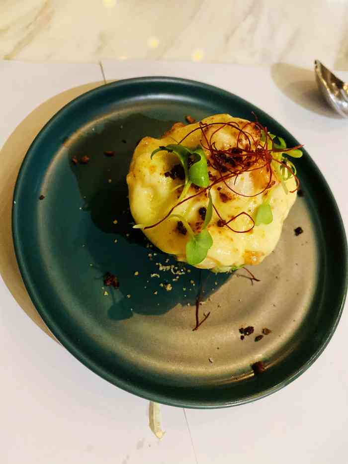 vesta bistro(静安嘉里店)-"超级失望,环境拥挤吵闹,桌子很小,点3个.