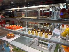 面包甜点陈列柜-济南鲁能贵和洲际酒店-第六层自助餐厅