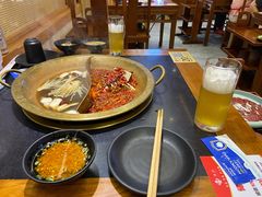 菌汤鸳鸯锅-沸炉重庆老火锅(军事博物馆店)