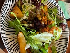 烤菠萝色拉-Golden Lily河内巴黎法越料理餐厅(建国西路店)