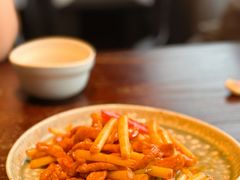 花生芽炒松板肉-卯时·龙光雅宴·精致锡帮菜(惠山古镇店)