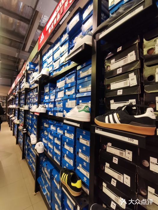 adidas(隆华奥特莱斯折扣店)图片