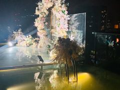 -The ROOF (通盈中心店)