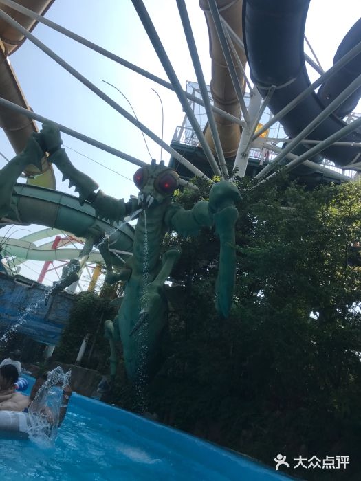 热带风暴水上乐园霹雳河图片
