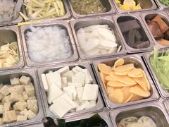 -愉肴麻辣香锅(中北镇店)