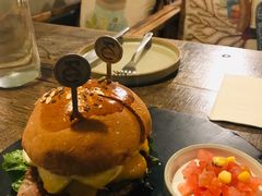 -HIGH FIVE哈福手工汉堡(桂林路店)