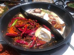 红油菌汤鸳鸯锅-贰回巷火锅馆(钟楼店)