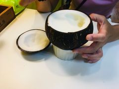 -志龙皇冠吃货椰子铺