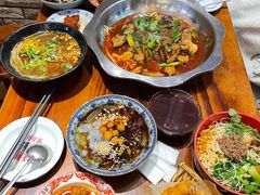 -爆炸头阿姨小四川正宗川味小吃(无任何分店)