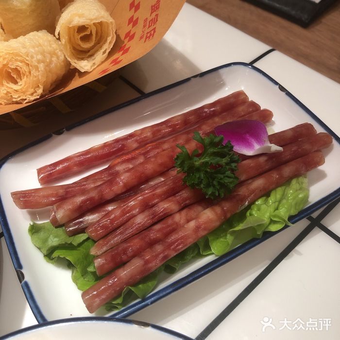 贤合庄卤味火锅(皇后公园旗舰店)广味小香肠图片