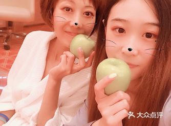 边坐环湖缆车边看灯光秀 傍晚19点后每20分钟一次